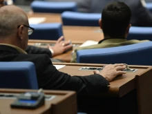 Липса на кворум провали днешното заседание на парламента