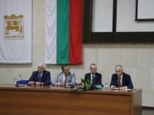 Министър Вълчев се срещна с директори на училища и педагогически специалисти в Благоевград