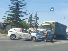 Два автомобила се удариха на столичния бул. "Европа"