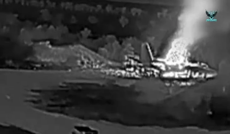 Бойци на ГРУ изгориха два руски самолета Ан-26 в Крим