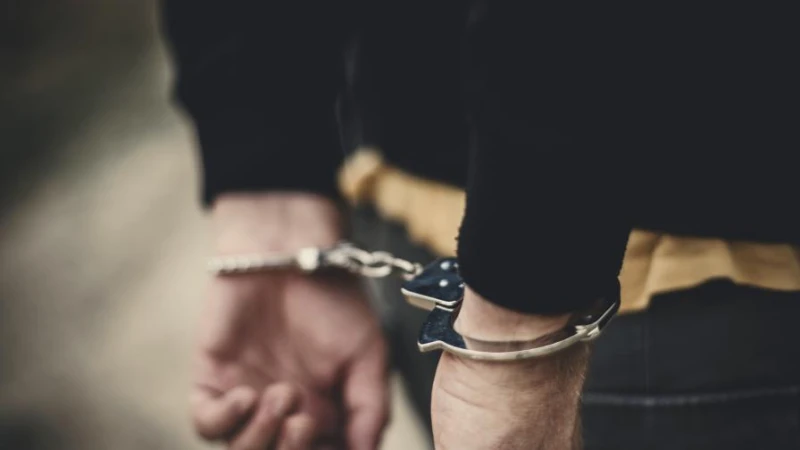 Столичните полицаи задържаха извършител на два улични грабежа
