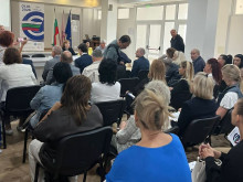 Икономическият и социален съвет с отговори за еврото в Казанлък