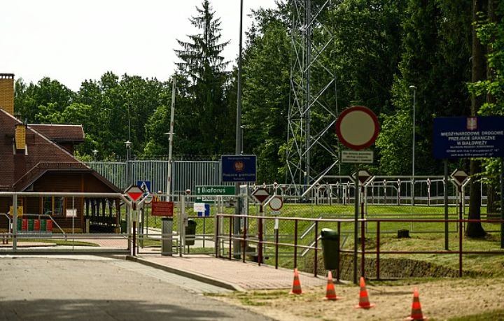 Полша призовава гражданите си спешно да напуснат Беларус