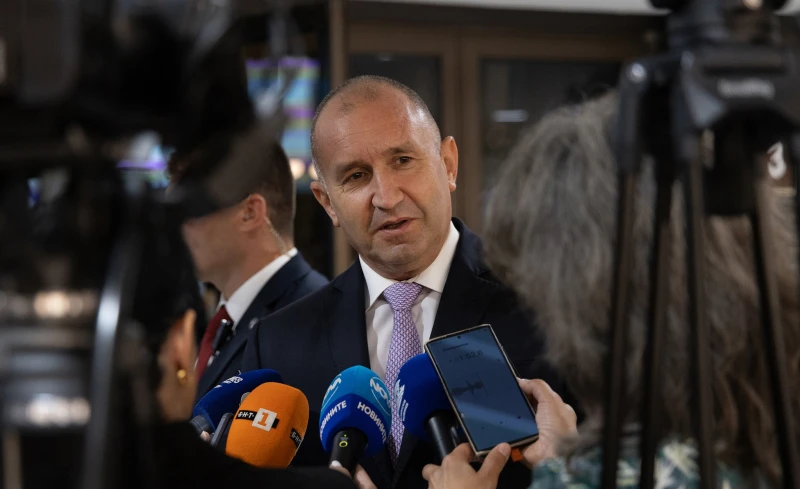 Румен Радев: Министрите се разбягват като пилци, като ме видят