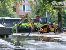 Авариен ремонт на ВиК ограничава движението "Прослав"