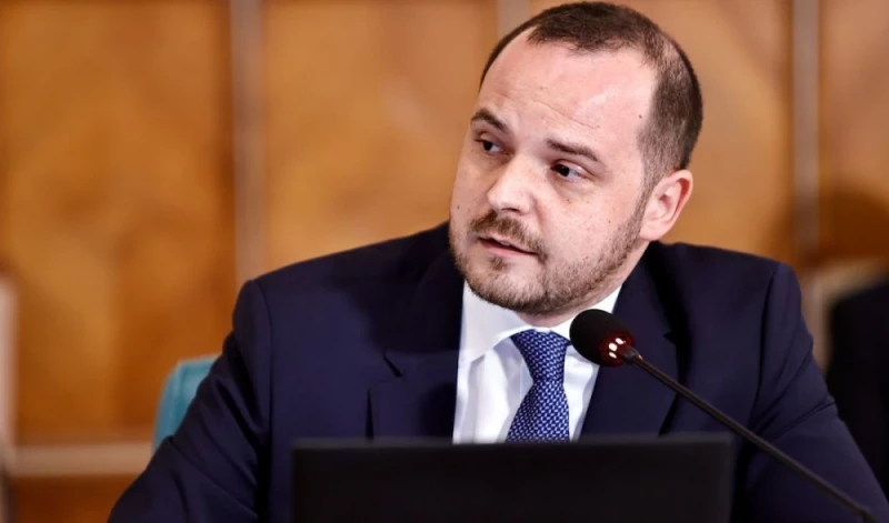 Здравният министър на Румъния замина за болницата, където починаха шест деца