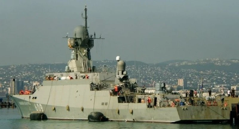Defense Express: Руски ракетен кораб се разби в танкер в Азовско море, докато бяга от украински дронове