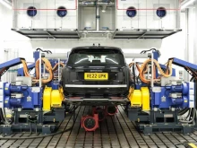 След кибератаката: Фабриките на Jaguar Land Rover възобновяват частично производството си