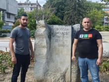 "Възраждане" - Варна премахна оковите на паметника Свобода