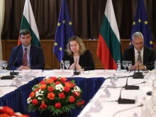 �������� e ������� �� ������� ������� � ������������ �� �������������� ����� � ���