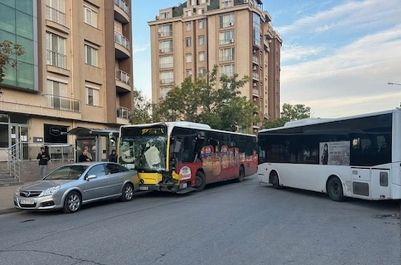 Катастрофа между два автобуса в Пловдив, обслужващи една и съща линия