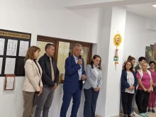 Служители на НОИ – Смолян зарадваха възрастните хора в село Фатово с дарение