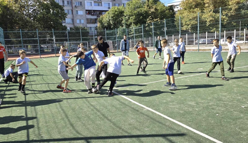 Четири клуба на Локомотив Пловдив уважиха спортен празник в ОУ "Райна Княгиня"