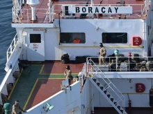 Френските военни се качиха на борда на танкера Boracay