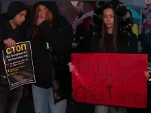 Жители на Нови Искър излязоха на протест в дъжда. Причината е опасният трафик, който води до инциденти