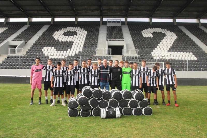 Приятна изненада за юношите на Локомотив U17