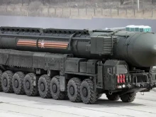 Defense Express: Лукашенко за първи път показа модел на пусковата установка "Орешник"