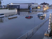 Воден ад в Бургаско, наводнени и затворени са редица трасета в региона