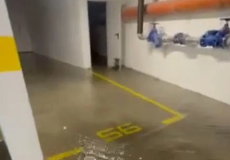 Новопостроен "елитен" жилищен комплекс в Пловдив е под вода