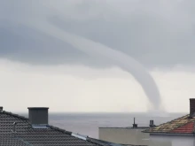 Смерч се изви над морето в Царево