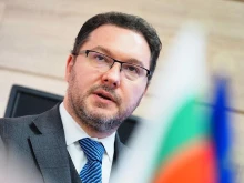 Министър Даниел Митов пътува към Бургас заради тежкото положение