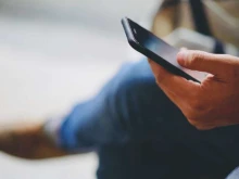 Обикновено отнема 2 минути, но клиенти остават без достъп до картите си с дни