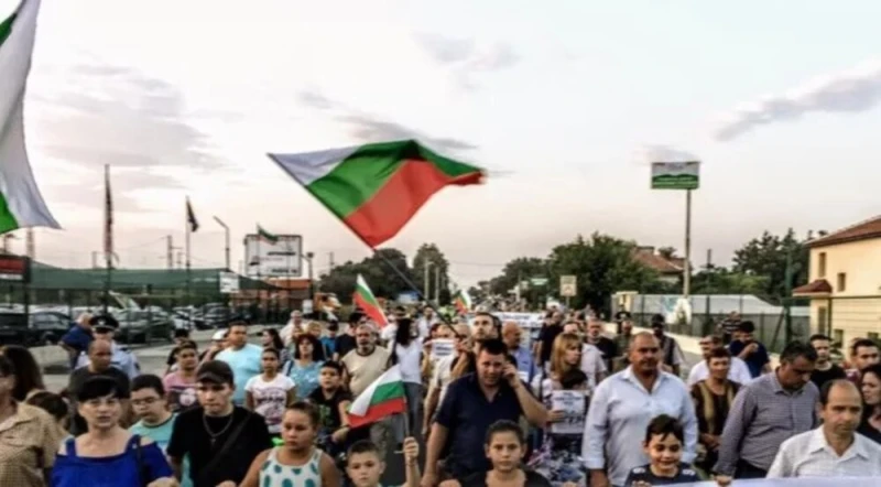Жителите на село Труд пак излязоха на протест и блокираха пътя Пловдив-Карлово