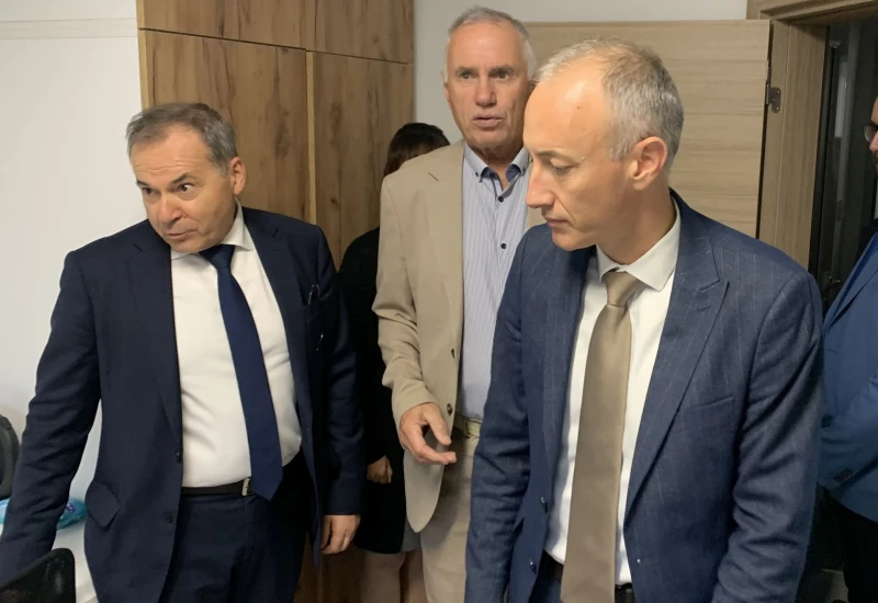 Министър Вълчев: Очевидно трябва да говорим с митрополит Николай