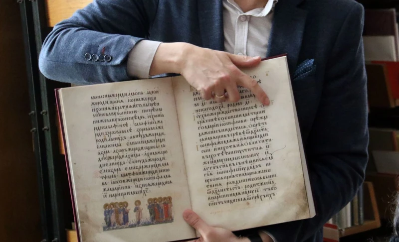 Интересни факти за най-ценните книги в отдел "Специални сбирки" в НБ "Иван Вазов" слушайте в "Цветовете на Пловдив"