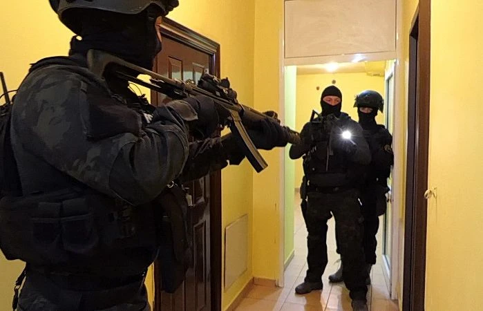 Арести в Пловдив! Еротичен модел заработи 2 800 000 долара, други ги прибраха