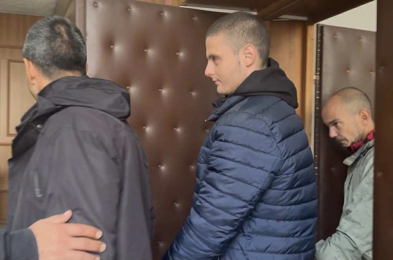 Пуснаха на свобода трима, отглеждали марихуана, единият се оказа ученик
