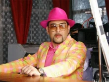 Днес става на 48. Освен от музика разбира и от математика