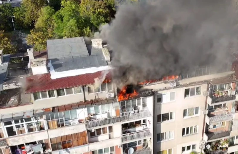 Голям пожар в жилищен блок в Пловдив!