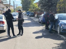 Задържаха двама мъже в Елин Пелин за кражба на кола и бижута