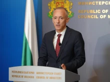 Просветният министър с идея: Да се забрани на деца под 15 г. да ползват социалните мрежи