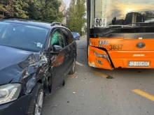 Автомобил и автобус от градския транспорт се удариха в столицата