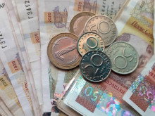 Икономисти: Брутната заплата в държавния сектор вече е с 200 лв. по-висока от тази в частния