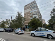 Млад мъж разби с глава вратата на автошкола "Дигси" и се самоуби пред курсистите