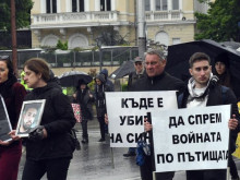 Сдружение "Ангели на пътя" на протест пред сградата на ВСС