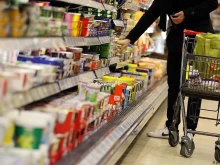 Продукти на големи чужди компании влизат по договори с по-ниска надценка, докато на българските се слага до 90%