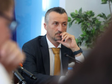 Какво крие шефът на НЗОК? От какво се крие шефът на НЗОК?