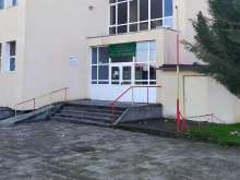 Майка на ученик скубе учителка пред директорката