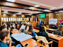 Представители на Националния младежки форум се запознаха отблизо с местната власт в Русе