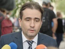 Божанов: Властта се е скрила на тъмно и разпределя порции