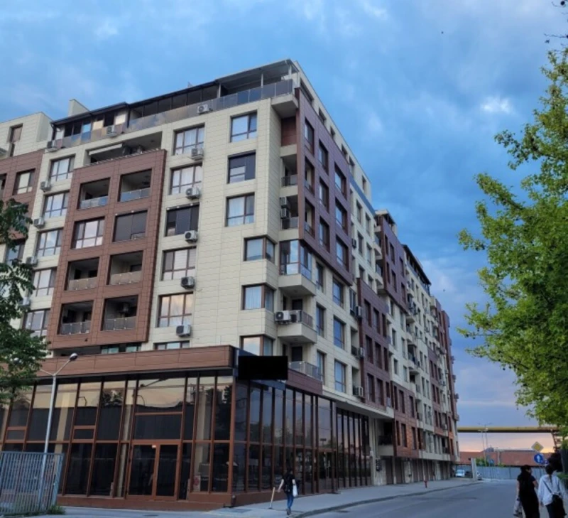 Брокер: В момента и купувачи, и продавачи на имоти изчакват