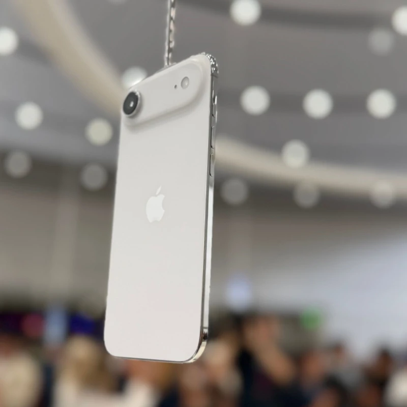 Apple планира значително да намали производството на iPhone Air поради слаби продажби