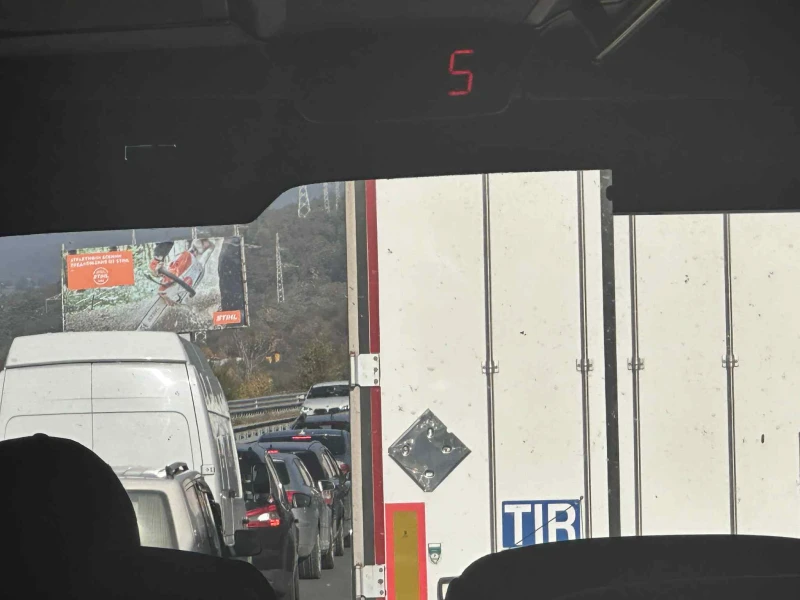 Тапа на АМ "Тракия": Хората излизат от колите