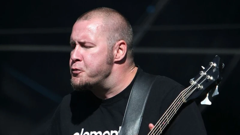Почина басистът на Limp Bizkit
