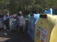 Доброволец: Около 300-400 чувала с боклук ни минават през ръцете