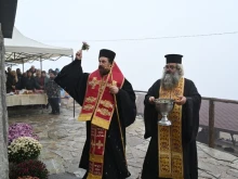 Осветиха параклиса "Св. Иван Рилски" на Коматинските скали